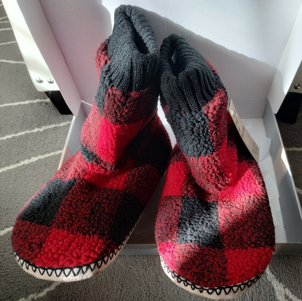 NWT in Box Slipper Socks Buffalo Check Pattern - Picture 3 of 16